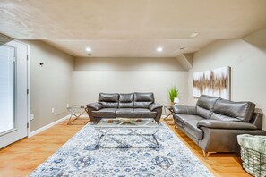 Living Room | Flat-Screen TV | Workstation w/ Computer | Central A/C