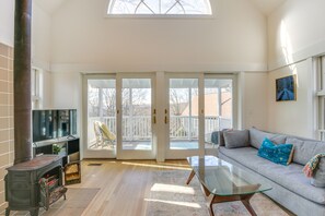 Living Room | Sleeper Sofa | Main Floor