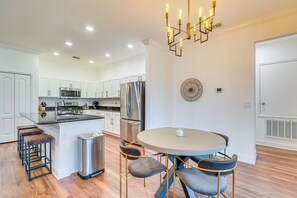 Dining Area | Dishware & Flatware Provided