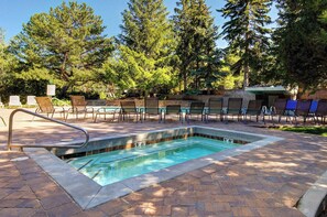 Shared community hot tub! 