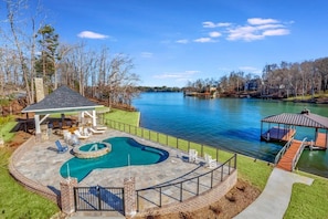Pool, Hot Tub & Lake!!
