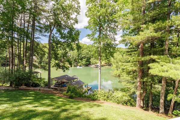 Perfect location nestled on a quiet cove but close to everything!