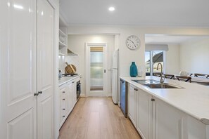 Kitchen, Laundry