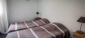 CHAMBRE 2 LITS SIMPLES