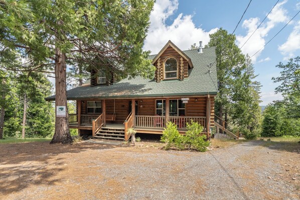 Log Cabin Hideaway