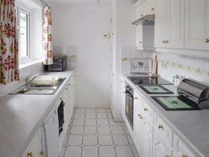 Well-equipped fitted kitchen | Rudda Farm Cottage - Rudda Farm Cottages, Staintondale, near Whitby