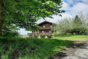 Außenseite Ferienhaus [Sommer]