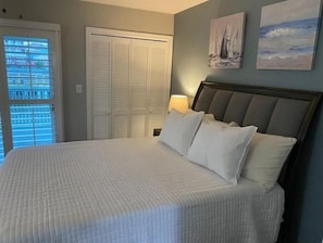 Master bedroom suite- with balcony/deck to lake
