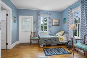 Living room 2 with twin bed