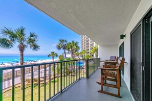 Commodore 203 Balcony