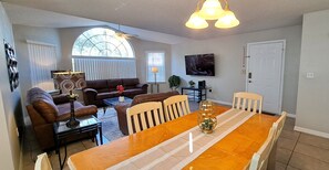 Dining room / living room