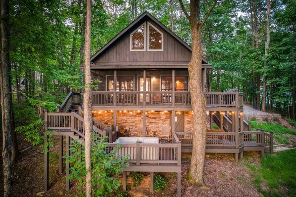 Welcome to 3 Peaks cabin in Cherry Log