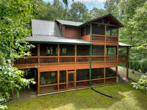3 Screened in decks for you to enjoy while visiting.