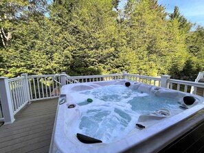 New Hot tub.6 person. total privacy