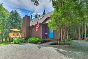 Arrive to your private vacation home. Less than 5 minutes to the Mountain and clubhouse