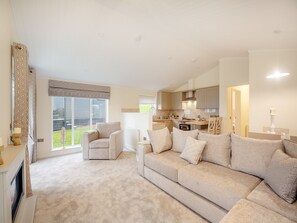 Living room/dining room | Oak View Lodge, Llanrhaeadr-yng-Nghinmeirch