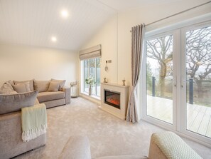 Living room/dining room | Oak View Lodge, Llanrhaeadr-yng-Nghinmeirch