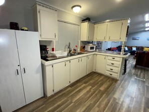 Kitchen/Bar