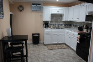 401B-Kitchen3