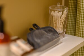 Madonna Peak Bathroom Detail