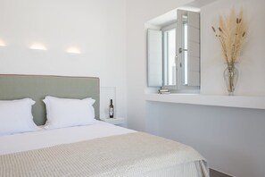 Beautiful Paros Villa | 1 Bedroom | The Calming Villa | Wonderful Sea Views & Jacuzzi | Naousa