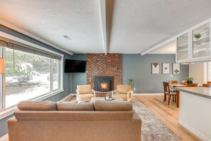 Living Room | Smart TV