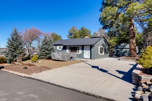 Cottage Exterior | Keyless Entry | Route 66 Location