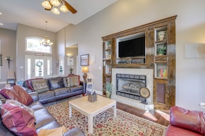 Living Room | Smart TV | Fireplace | 2nd Floor