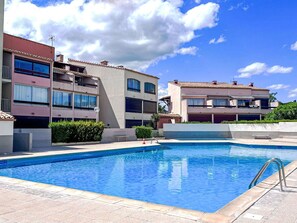 Nuage, L'Eau, Ciel, Propriété, Plante, Piscine, Fenêtre, Bleu Azur, Bâtiment, Condominium