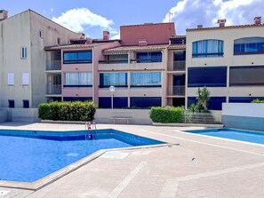 Building, Sky, Cloud, Window, Plant, Blue, Azure, Urban Design, Residential Area, Neighbourhood