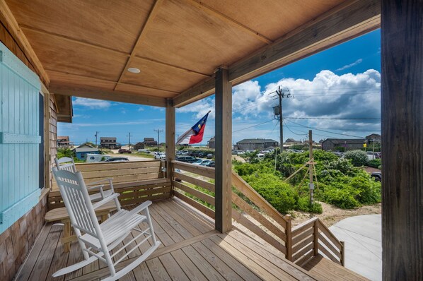 NH364: Nags Head 364 | Front Porch Overview