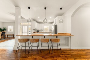 Breakfast bar 