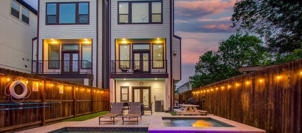 Modern Luxury Stay with Private Pool & Stunning Evening Ambiance