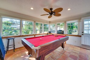 Game Room | Ping-Pong Table | Pool Table