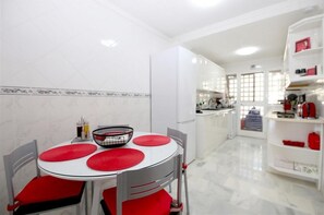 Full view of the kitchen with dining area for four guests