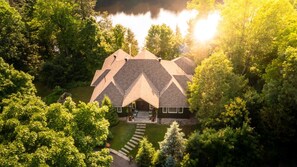 Cottage surrounded by trees, feels like you are staying in a treehouse