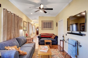 Large screen- Netflix...ceiling fans every where