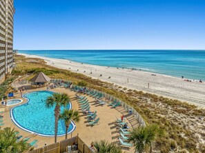 Emerald Beach offers guests a beautiful gulf front swimming pool that is heated in colder months, with poolside bar and grill.