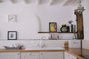 Fully equipped kitchen.
