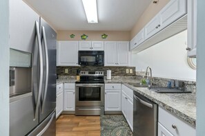 All modern appliances to make meal preparation a breeze.