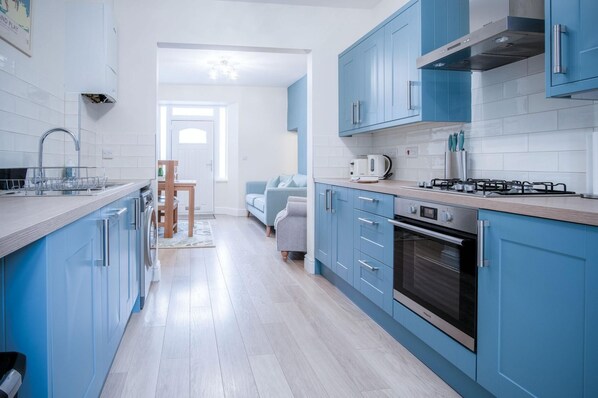 Park Place - 2 Bedroom Apartment - Tenby (17751)