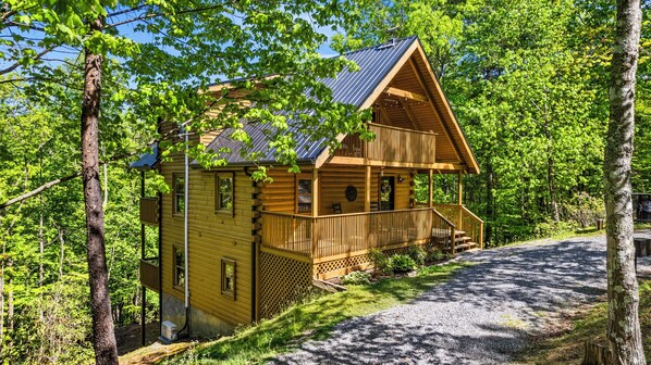 Privacy and tranquility, one of only three cabins on the road.
