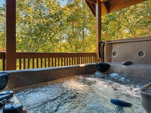 Relaxation time in the 4-person hot tub. Drained and cleaned before each guest.