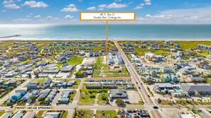 Double Barr Cottages is close to the beach, dining, fishing, and shopping.