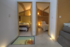 Vue d'ensemble sur les deux chambres situées au 1er étage.