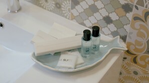 Bathroom amenities