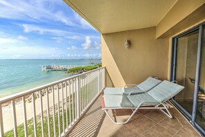 300 sqft oceanfront balcony