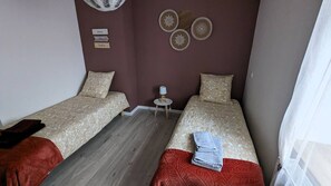 Chambre avec 2 lits simples
