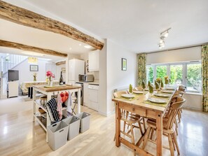 Kitchen/diner | Oak Cottage, Slapton