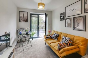 Living Room / Lounge